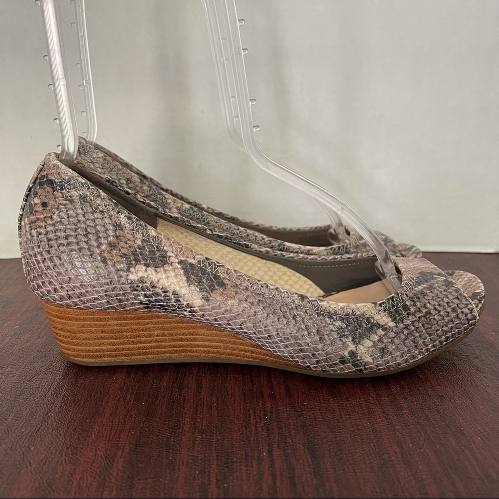 COLE HAAN TALI PEEP TOE WEDGE HEELS SNAKE 7.5